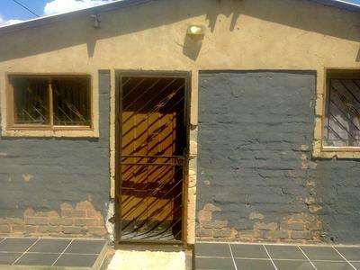 House For Sale in Braamfischerville, Soweto