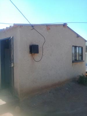 House For Sale in Tshepisong, Tshepisong