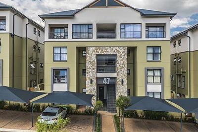 Apartment / Flat For Rent in Waterfall, Midrand