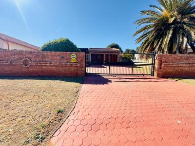 House For Sale in Witpoortjie, Roodepoort
