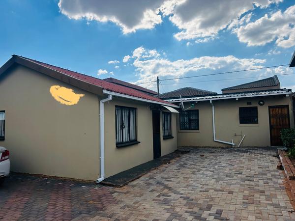 House For Rent in Braamfischerville, Soweto